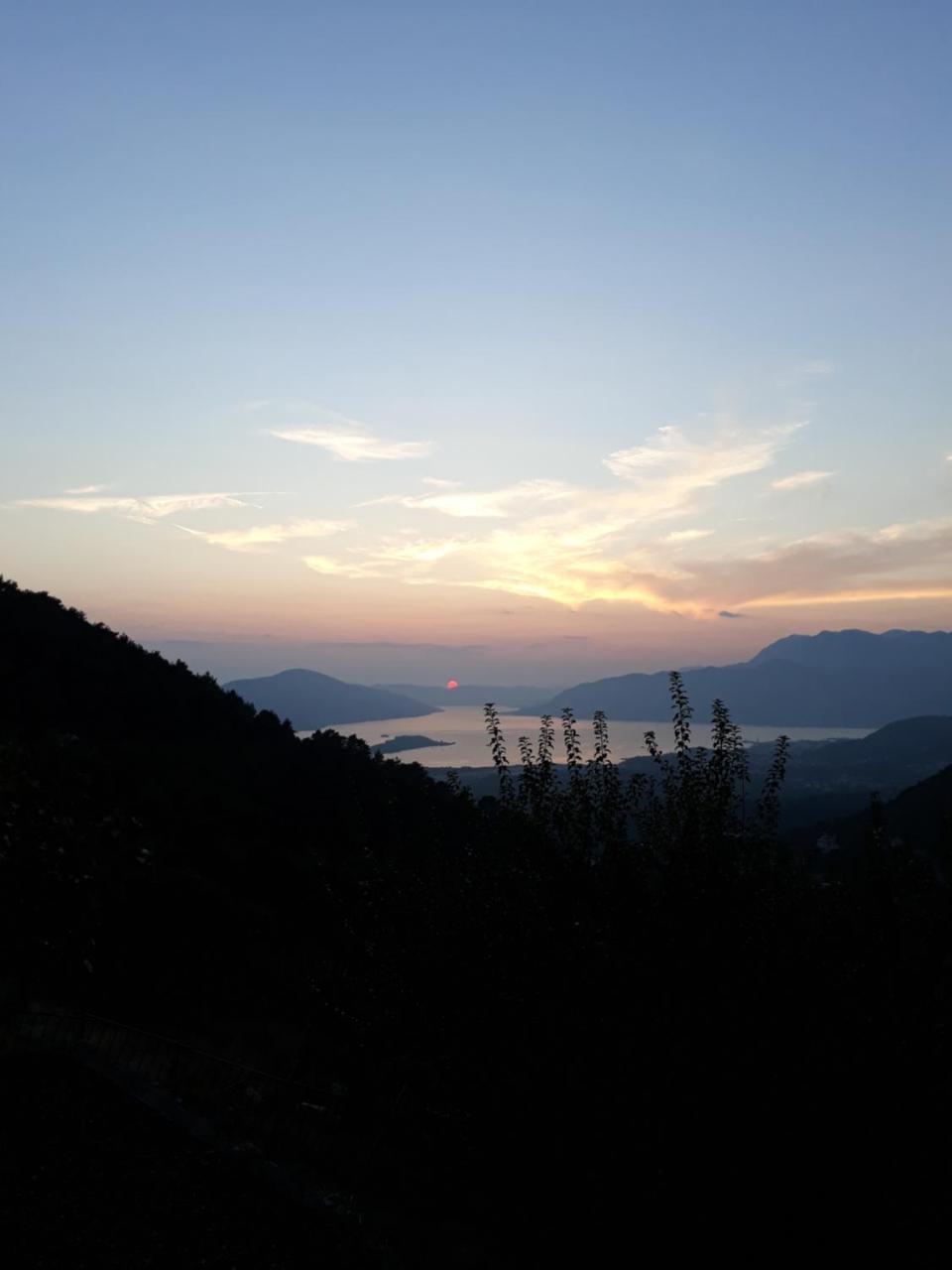 Big Hill Apartment Kotor Luaran gambar