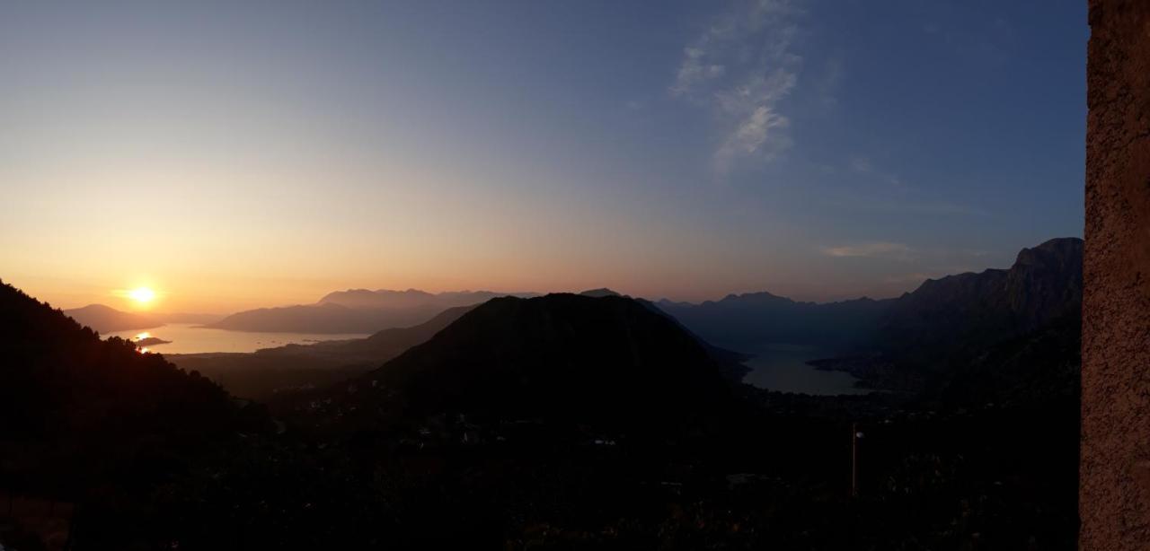 Big Hill Apartment Kotor Luaran gambar